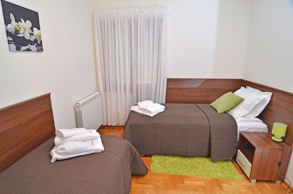 Apartments Biser Vrnjačka Banja Rum bild
